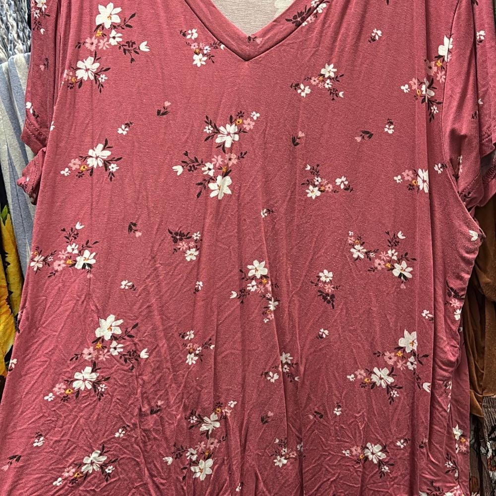 Latched mama boyfriend Floral V-Neck Women's Top